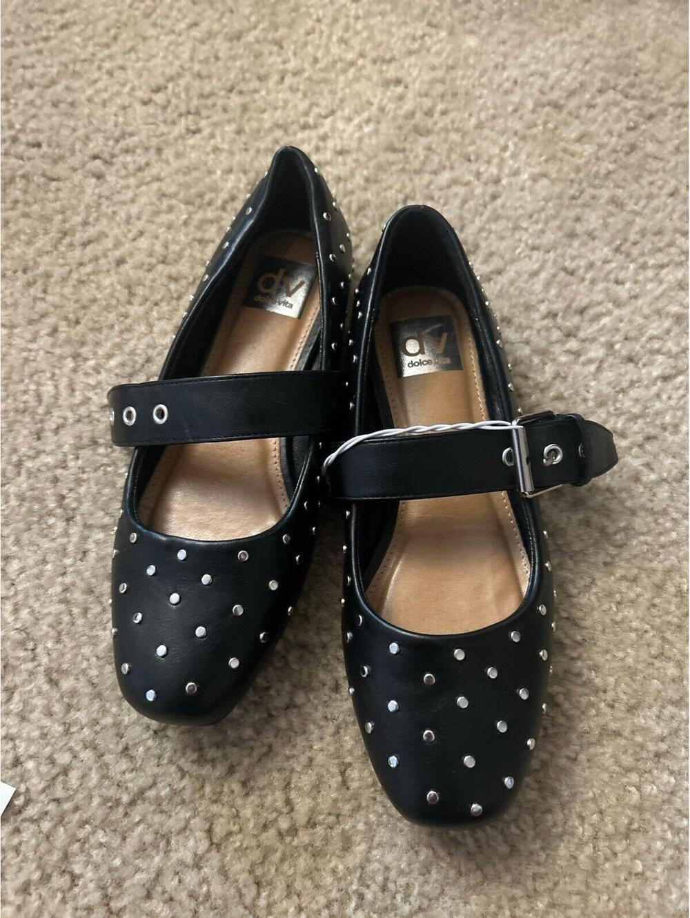 C357 woman size 6 flats cute studs